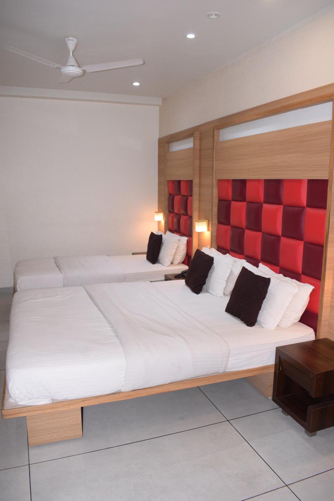 Hotel Viram Pardi Exterior photo